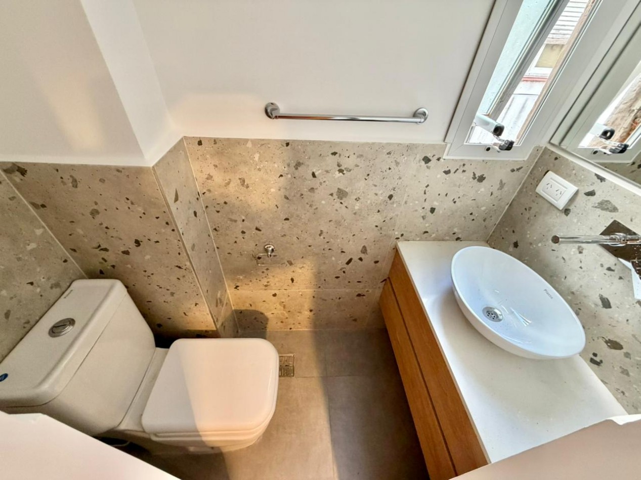 Departamento 2 Amb. Con Balcon A La Calle