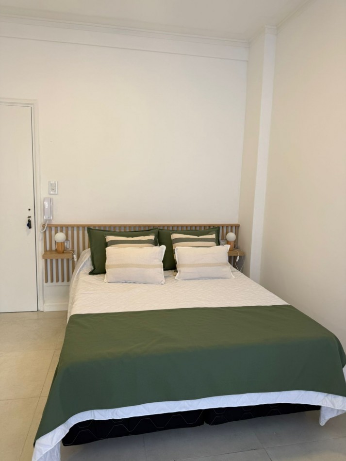 Departamento 1 Amb. con Balcon a la Calle