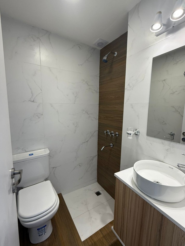 Departamento 1 Amb. con Balcon a la Calle