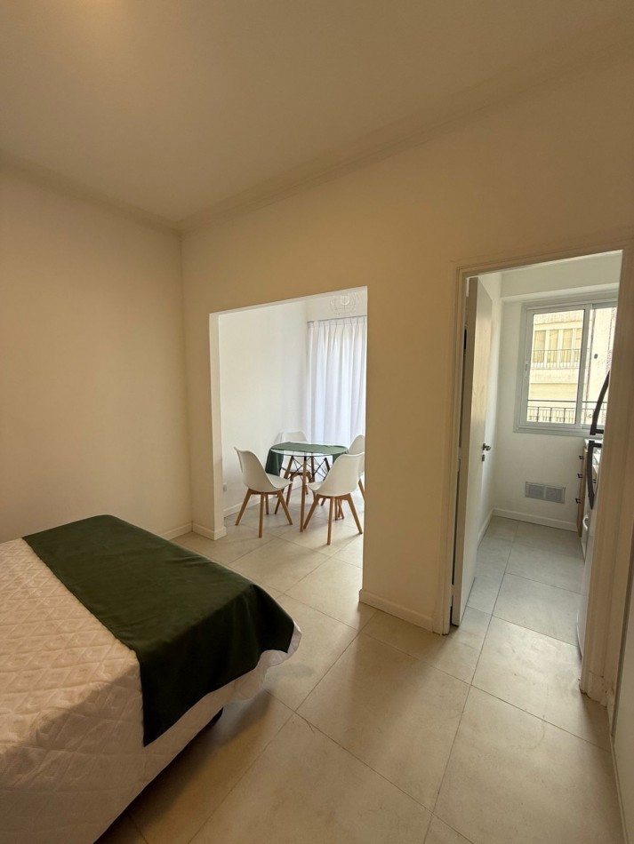 Departamento 1 Amb. con Balcon a la Calle