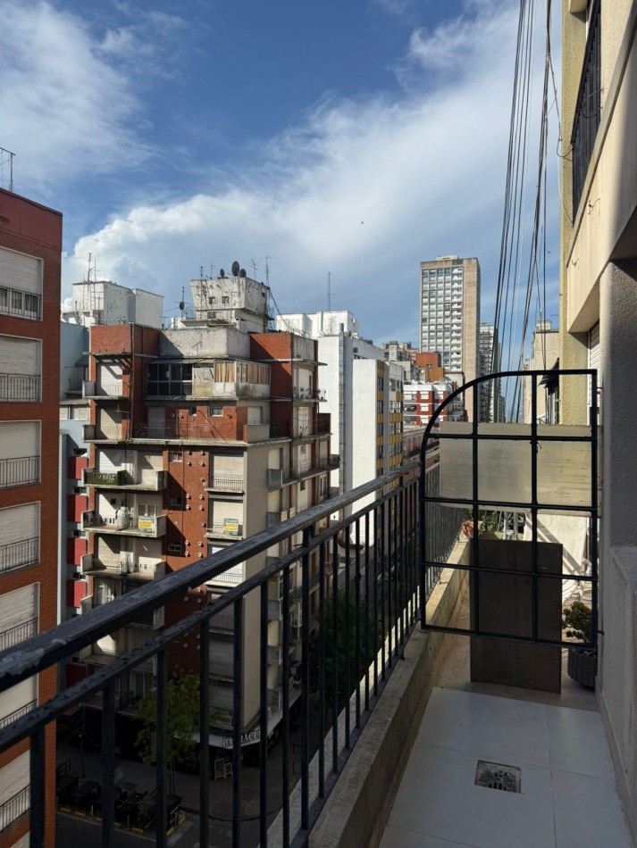 Departamento 1 Amb. con Balcon a la Calle