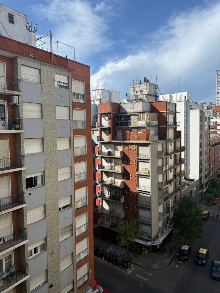 Departamento 1 Amb. con Balcon a la Calle