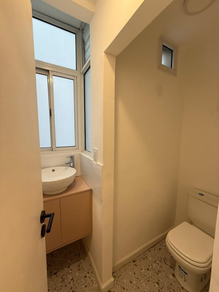 Departamento 3 Amb. a la calle con Balcon Terraza