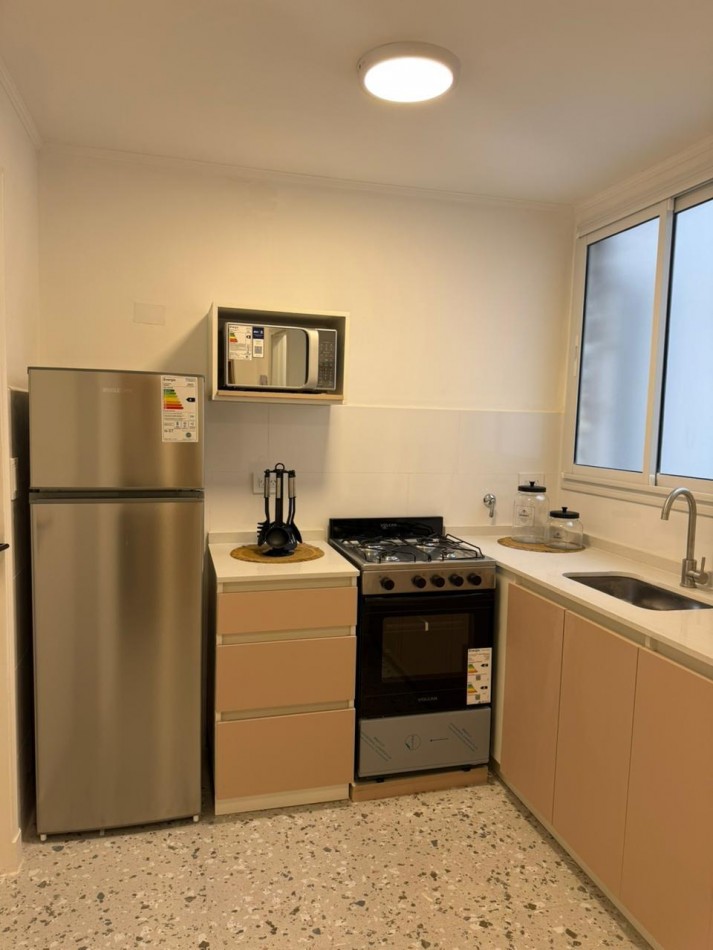 Departamento 3 Amb. a la calle con Balcon Terraza