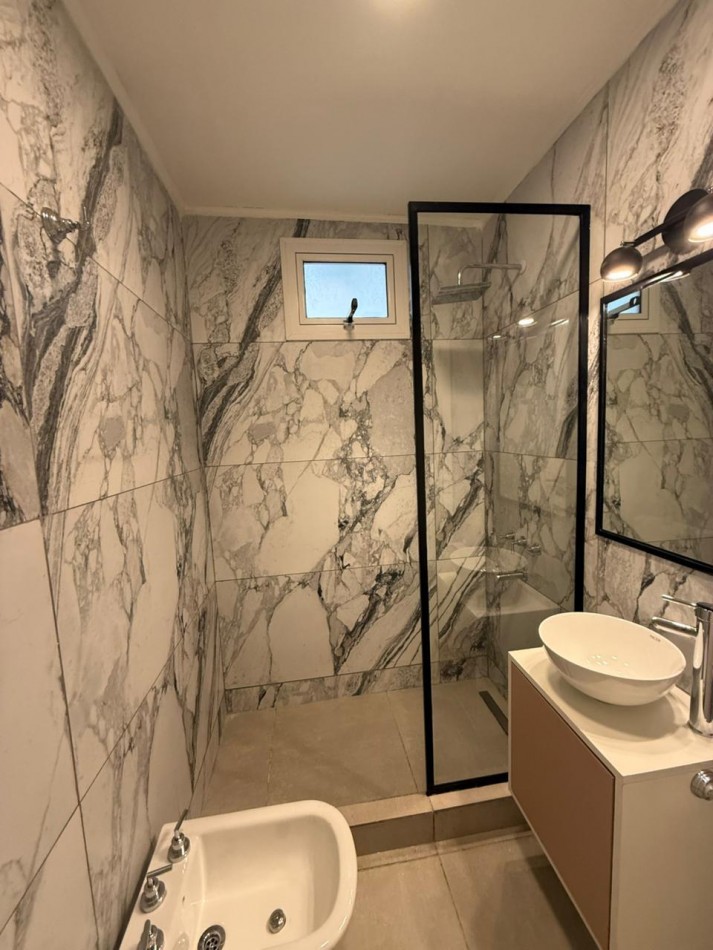 Departamento 3 Amb. a la calle con Balcon Terraza