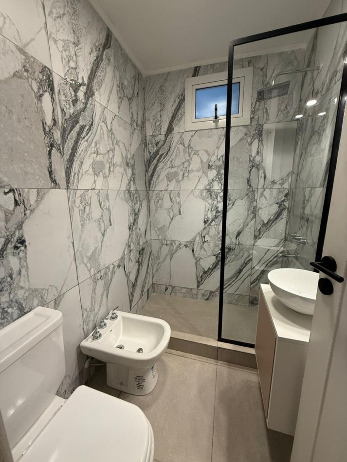 Departamento 3 Amb. a la calle con Balcon Terraza