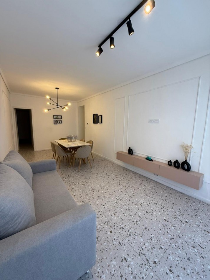 Departamento 3 Amb. a la calle con Balcon Terraza