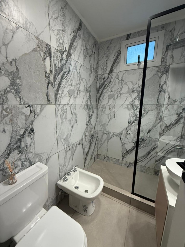 Departamento 3 Amb. a la calle con Balcon Terraza