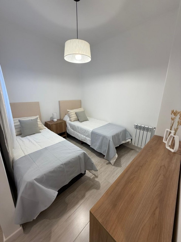 Departamento 3 Amb. a la Calle con Balcon