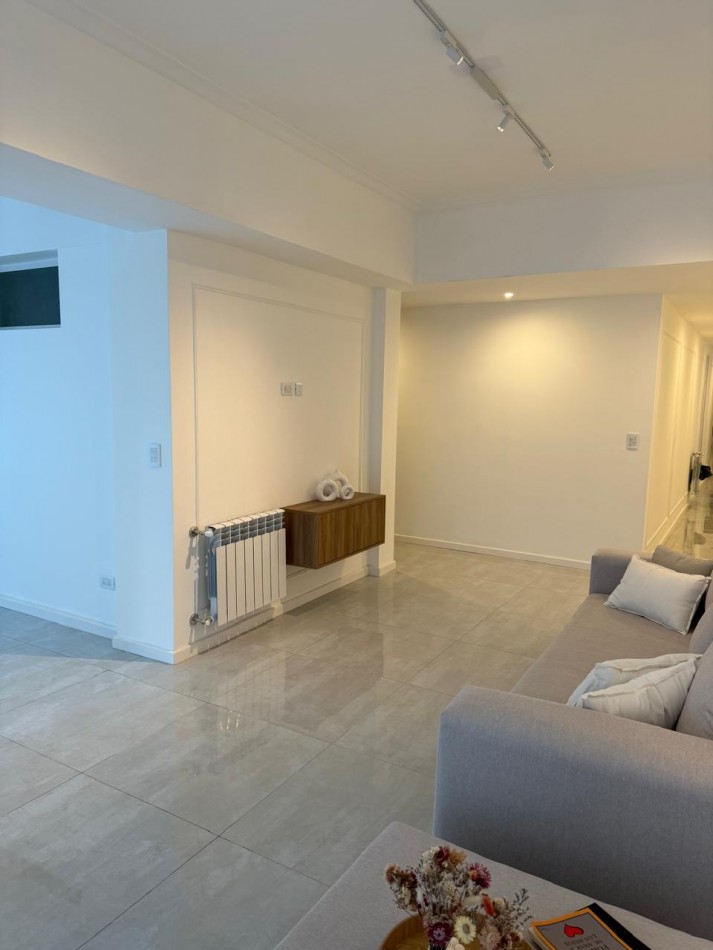 Departamento 3 Amb. a la Calle con Balcon