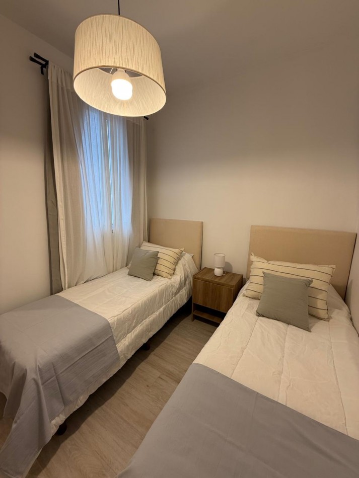 Departamento 3 Amb. a la Calle con Balcon