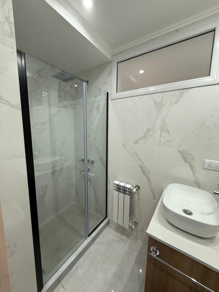 Departamento 3 Amb. a la Calle con Balcon