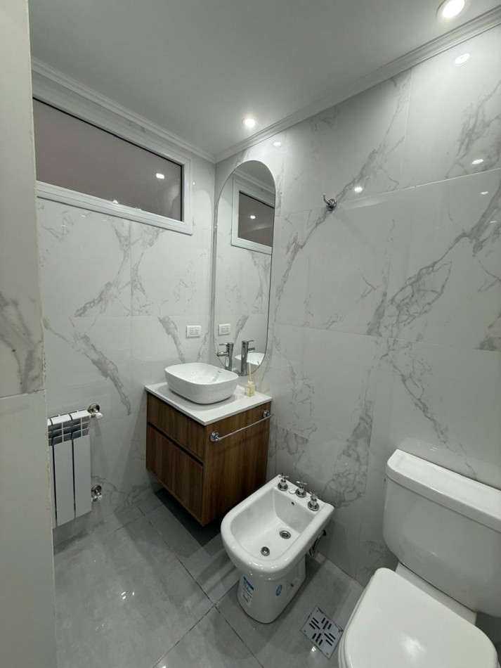 Departamento 3 Amb. a la Calle con Balcon