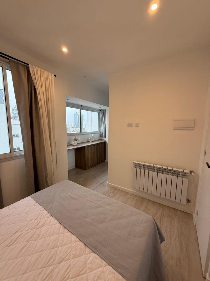 Departamento 3 Amb. a la Calle con Balcon