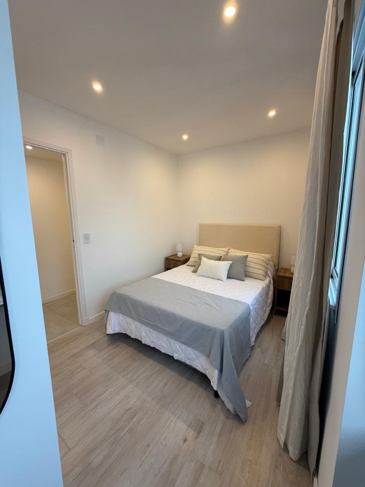 Departamento 3 Amb. a la Calle con Balcon