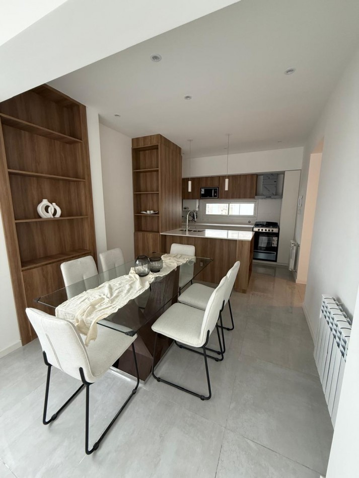 Departamento 3 Amb. a la Calle con Balcon