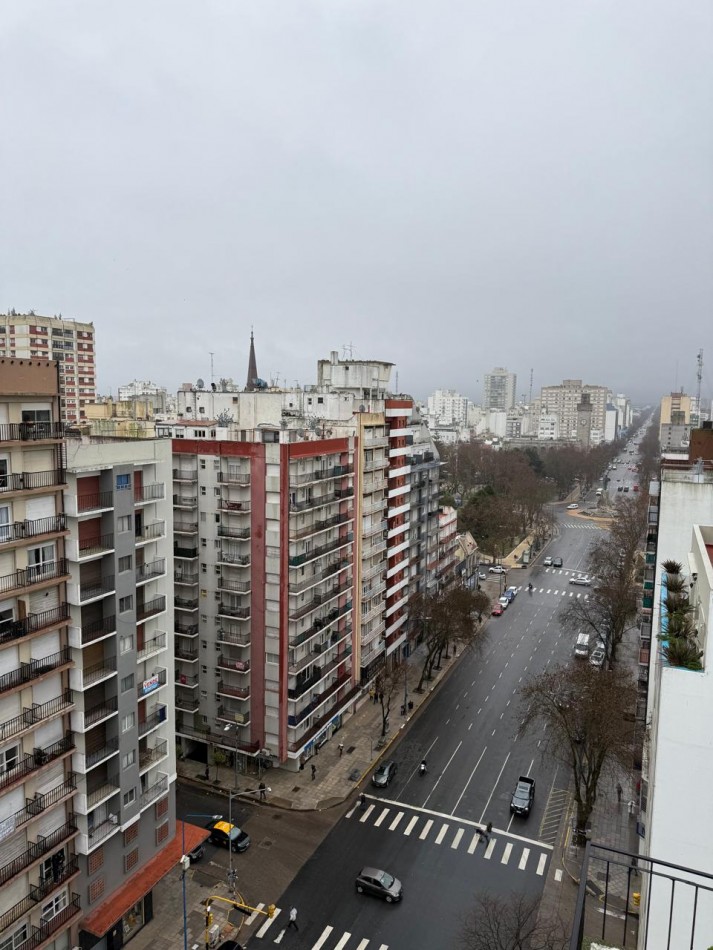 Departamento 3 Amb. a la Calle con Balcon