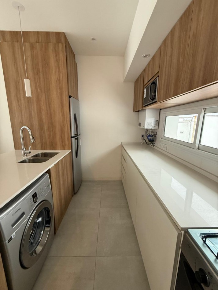 Departamento 3 Amb. a la Calle con Balcon