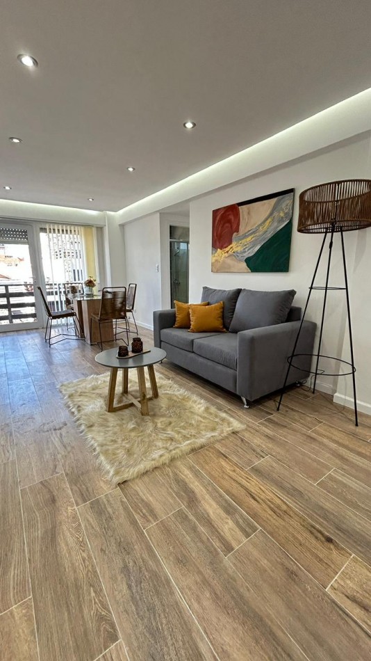 Departamento 2 Ambientes con dependencia al Frente con 2 balcones