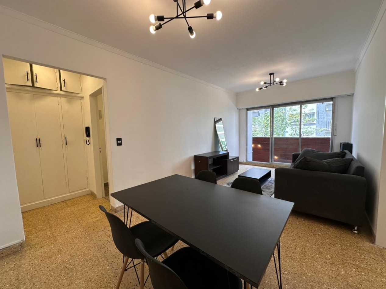 Departamento 3 Amb. a la calle con Balcon