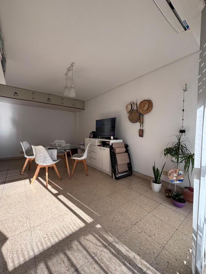 Departamento 1 Amb. a la calle con balcon