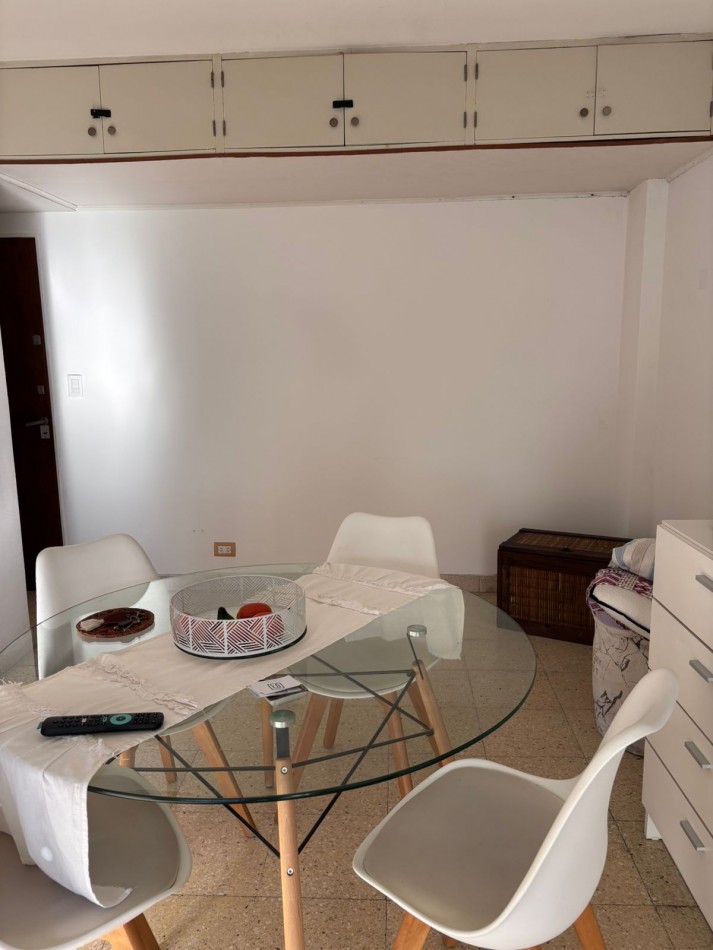 Departamento 1 Amb. a la calle con balcon
