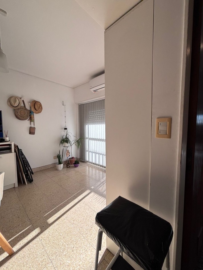 Departamento 1 Amb. a la calle con balcon