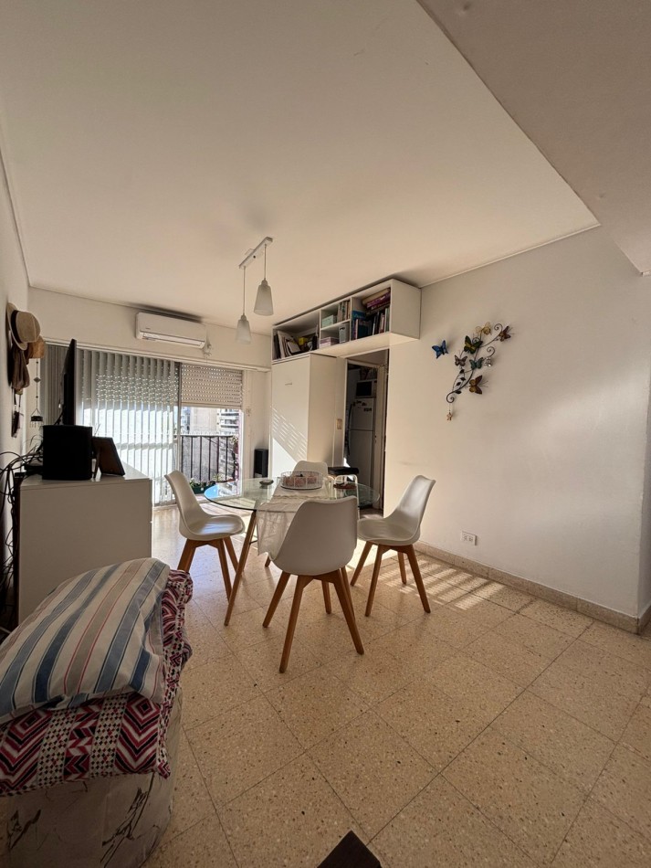 Departamento 1 Amb. a la calle con balcon