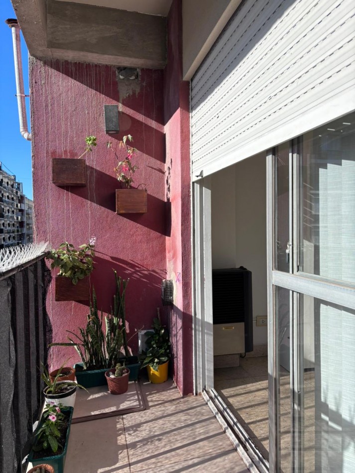 Departamento 1 Amb. a la calle con balcon