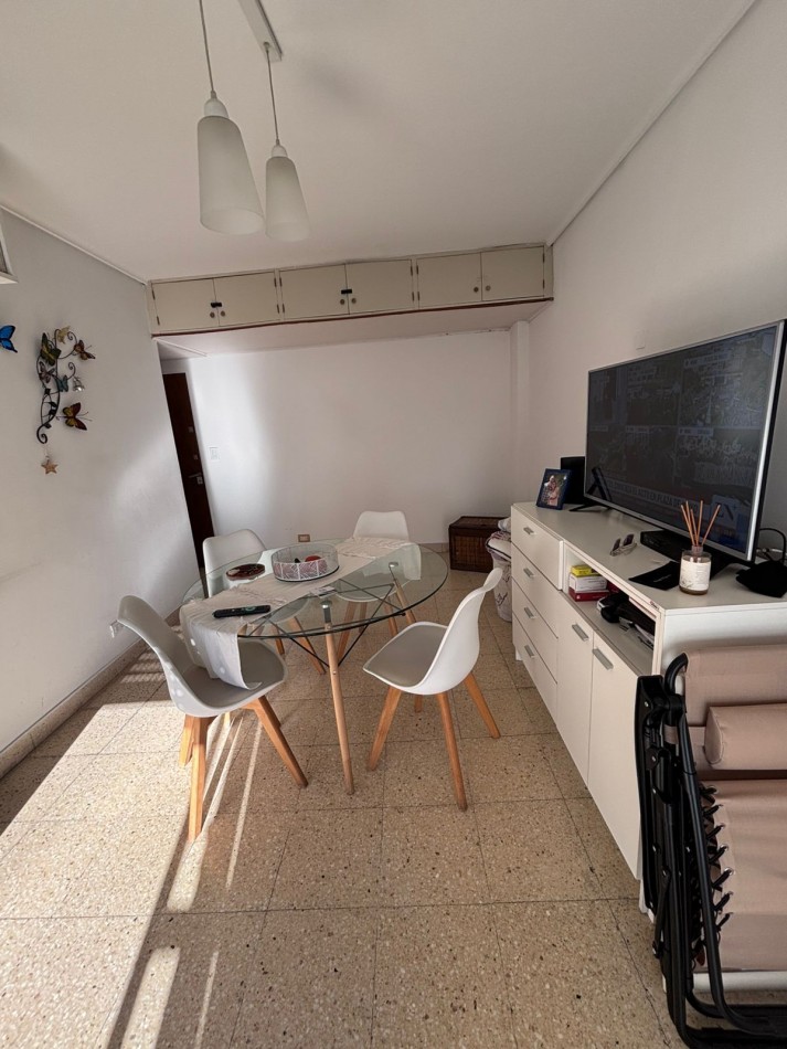 Departamento 1 Amb. a la calle con balcon