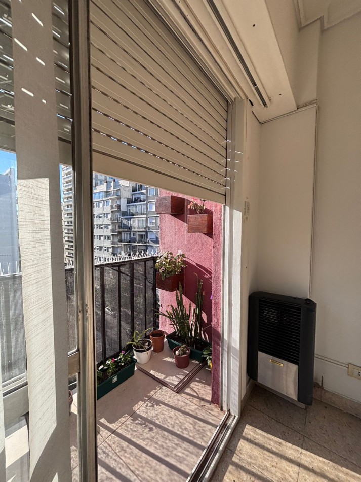 Departamento 1 Amb. a la calle con balcon