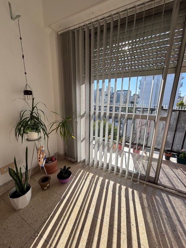 Departamento 1 Amb. a la calle con balcon