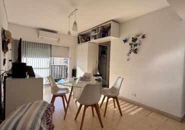 Departamento 1 Amb. a la calle con balcon