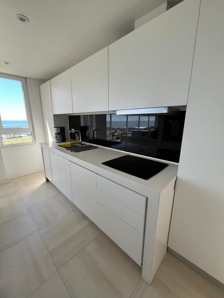 SEMIPISO DE 4 AMBIENTES CON 2 COCHERAS, VISTA AL GOLF Y A PLAYA GRANDE